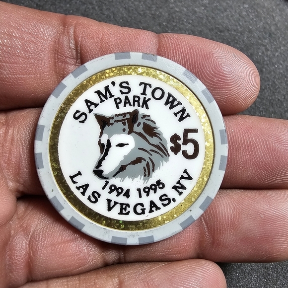 Vintage 90s $5 sams town house casino chip las vegas nevada Rare Collectible sho - Picture 1 of 4